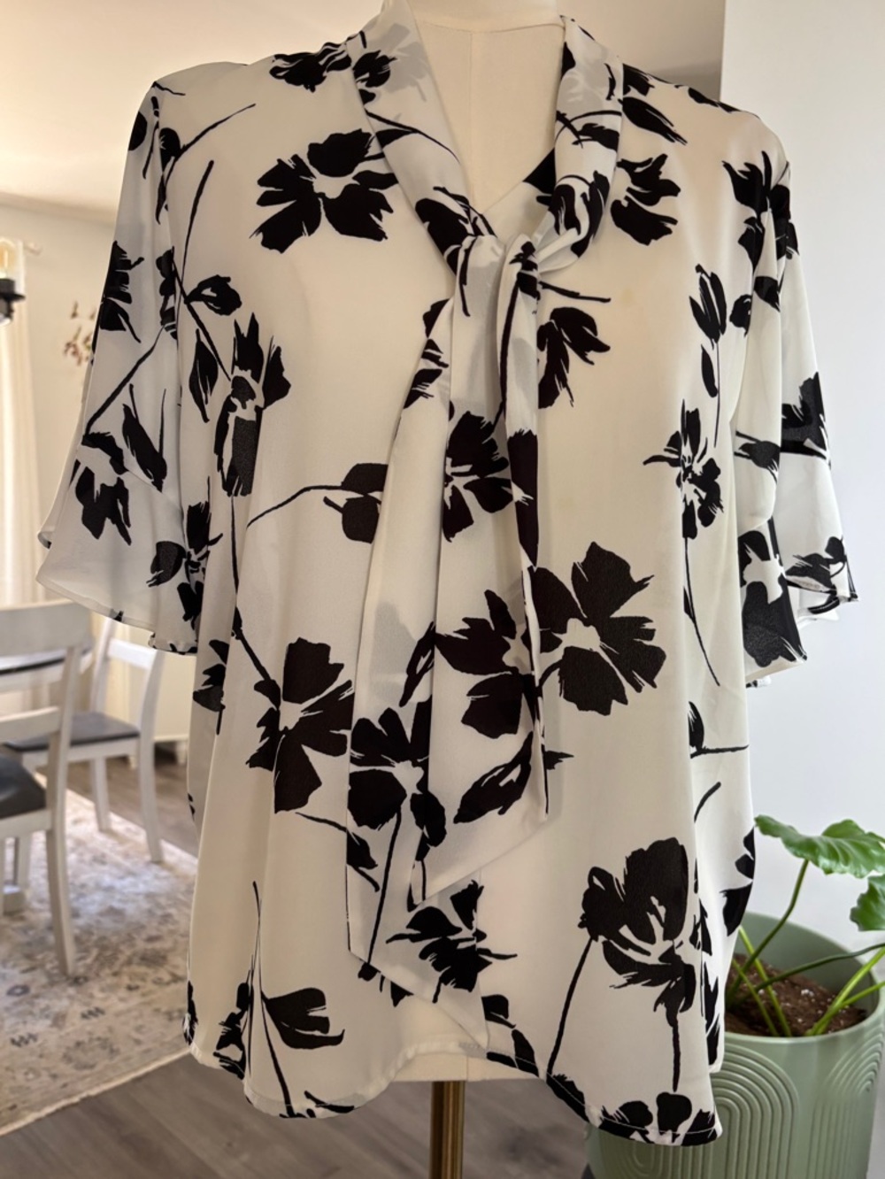 Kasper Black & White Floral Short Sleeve Pullover Blouse Petite XL SKU 6